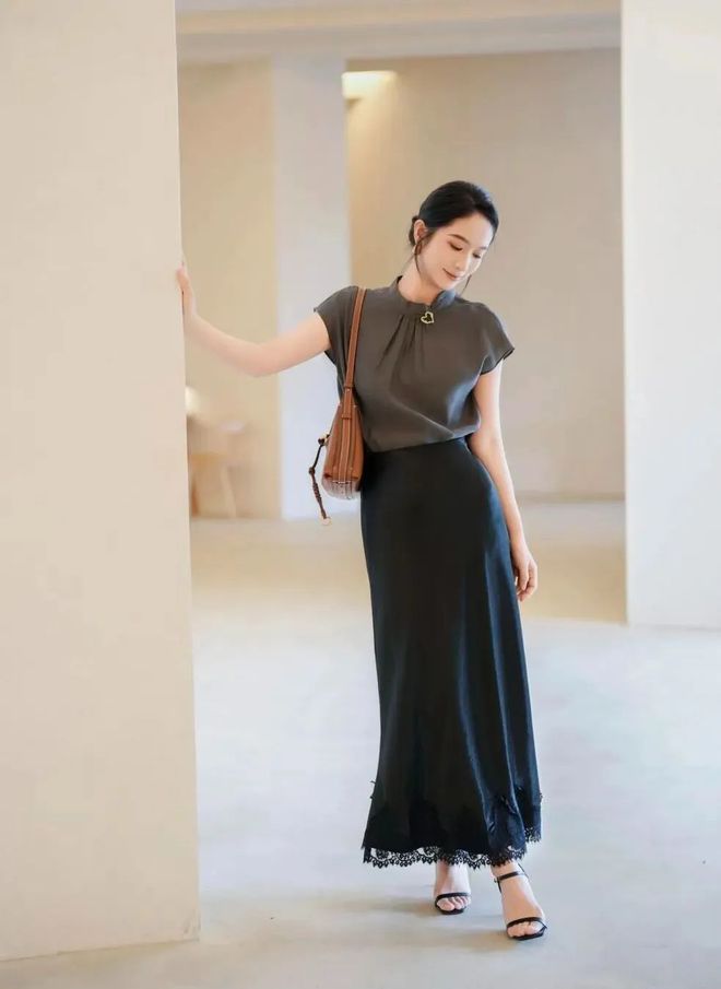 Váy dài + giày bệt: Combo gây "nghiện" nhất mùa hè năm nay!- Ảnh 2.