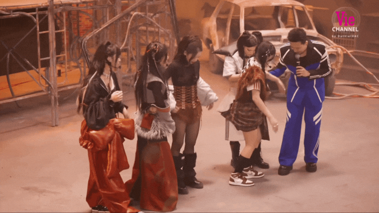 live-43-17497125258891418396547.gif