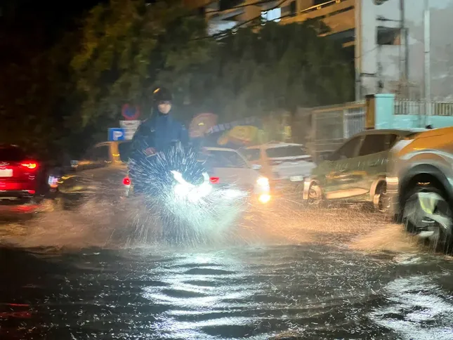 Thông tin mới về mưa lũ ở miền Trung- Ảnh 2.
