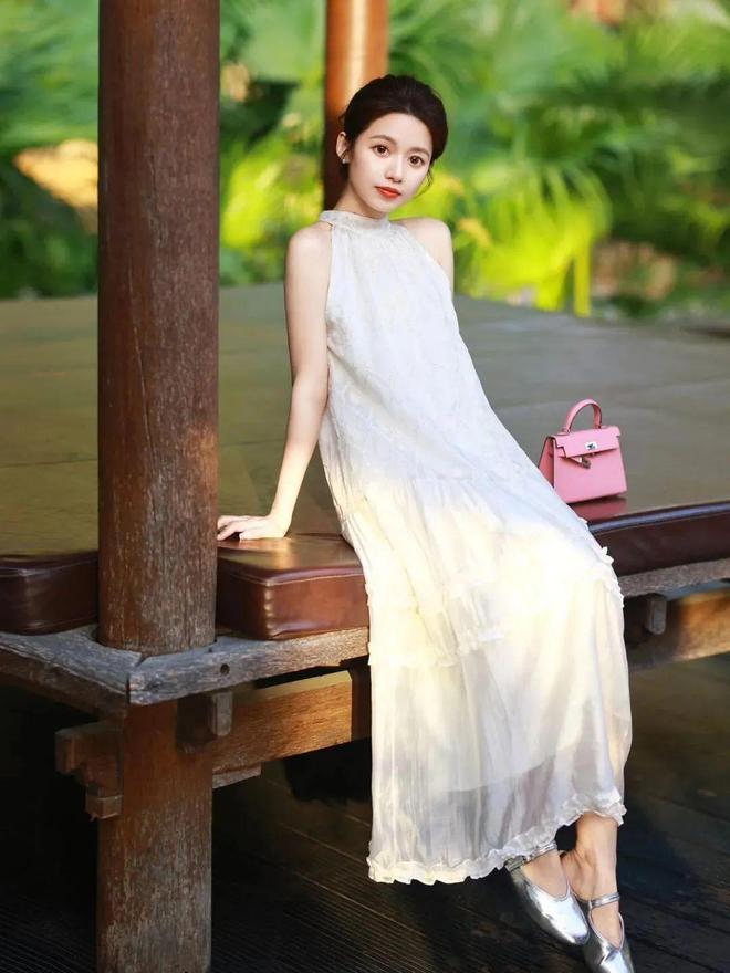 Váy dài + giày bệt: Combo gây "nghiện" nhất mùa hè năm nay!- Ảnh 3.