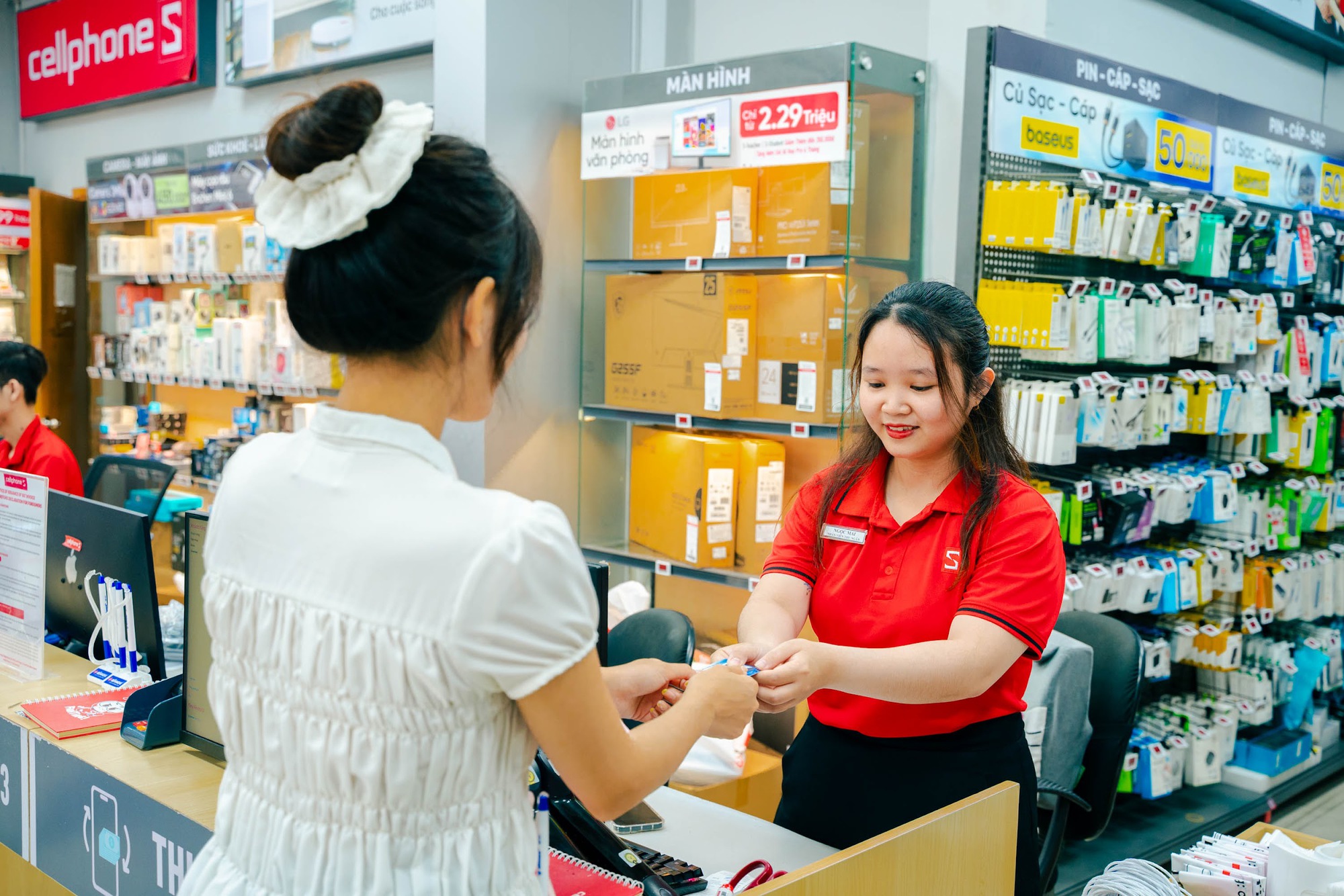 CellphoneS giảm 10%, đổi điểm nhận quà cùng nhiều ưu đãi trong Tựu Trường Lên Cấp- Ảnh 1.