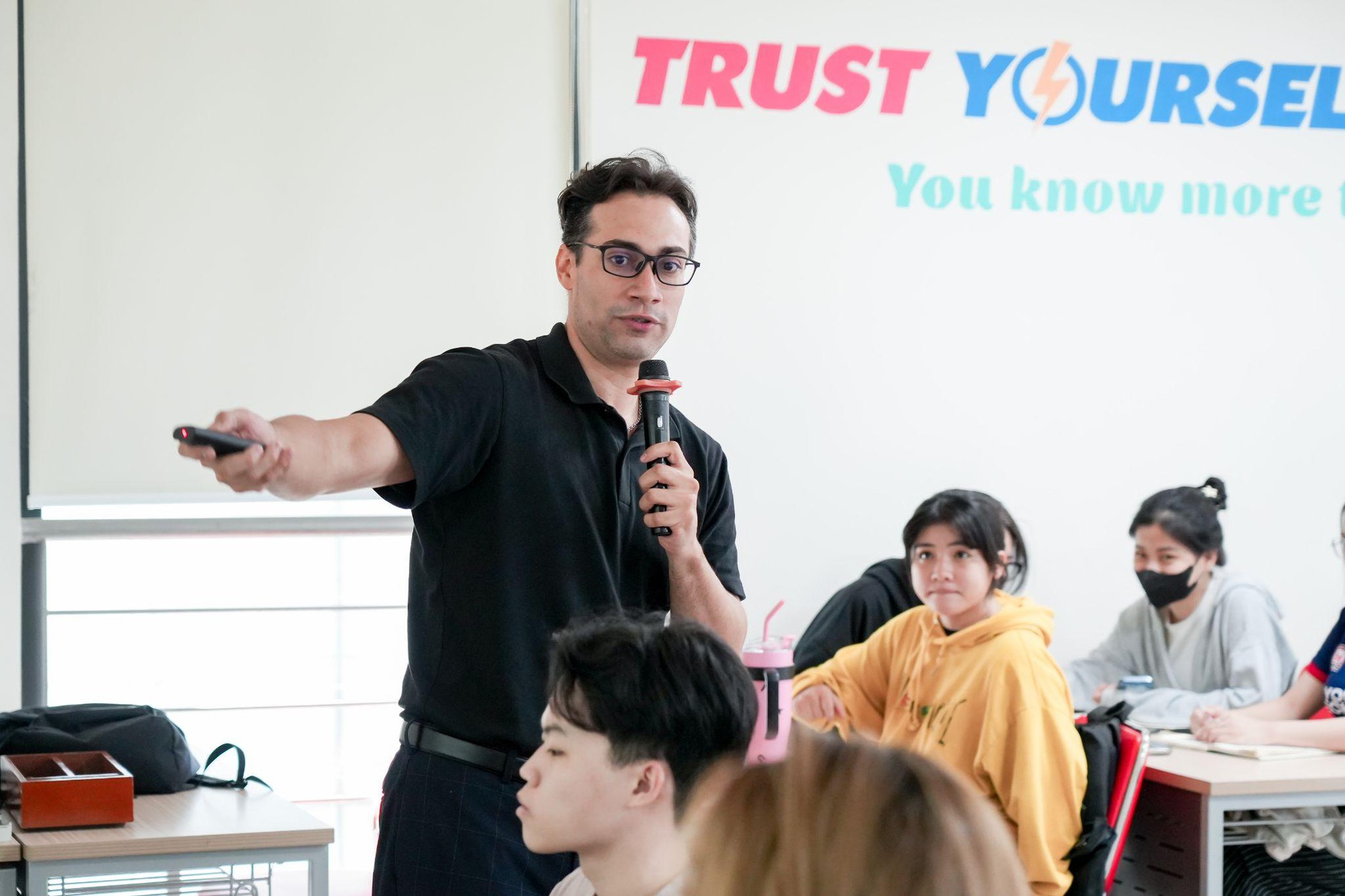 Chương trình đào tạo hoàn toàn bằng tiếng Anh của UEF tuyển bốn ngành học thế mạnh- Ảnh 2.