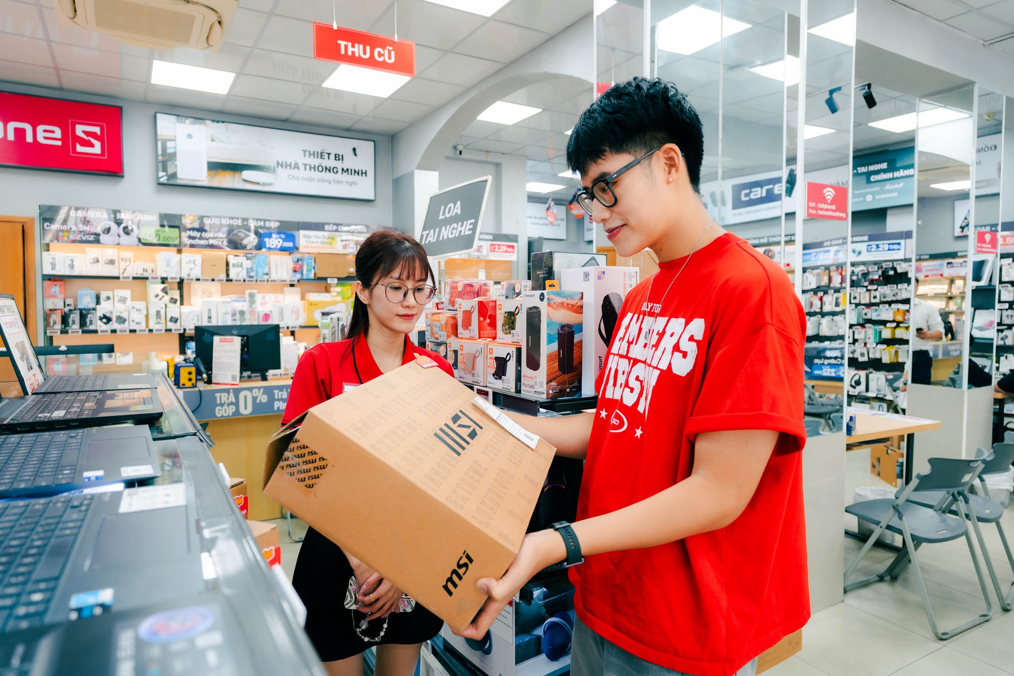 CellphoneS giảm 10%, đổi điểm nhận quà cùng nhiều ưu đãi trong Tựu Trường Lên Cấp- Ảnh 3.
