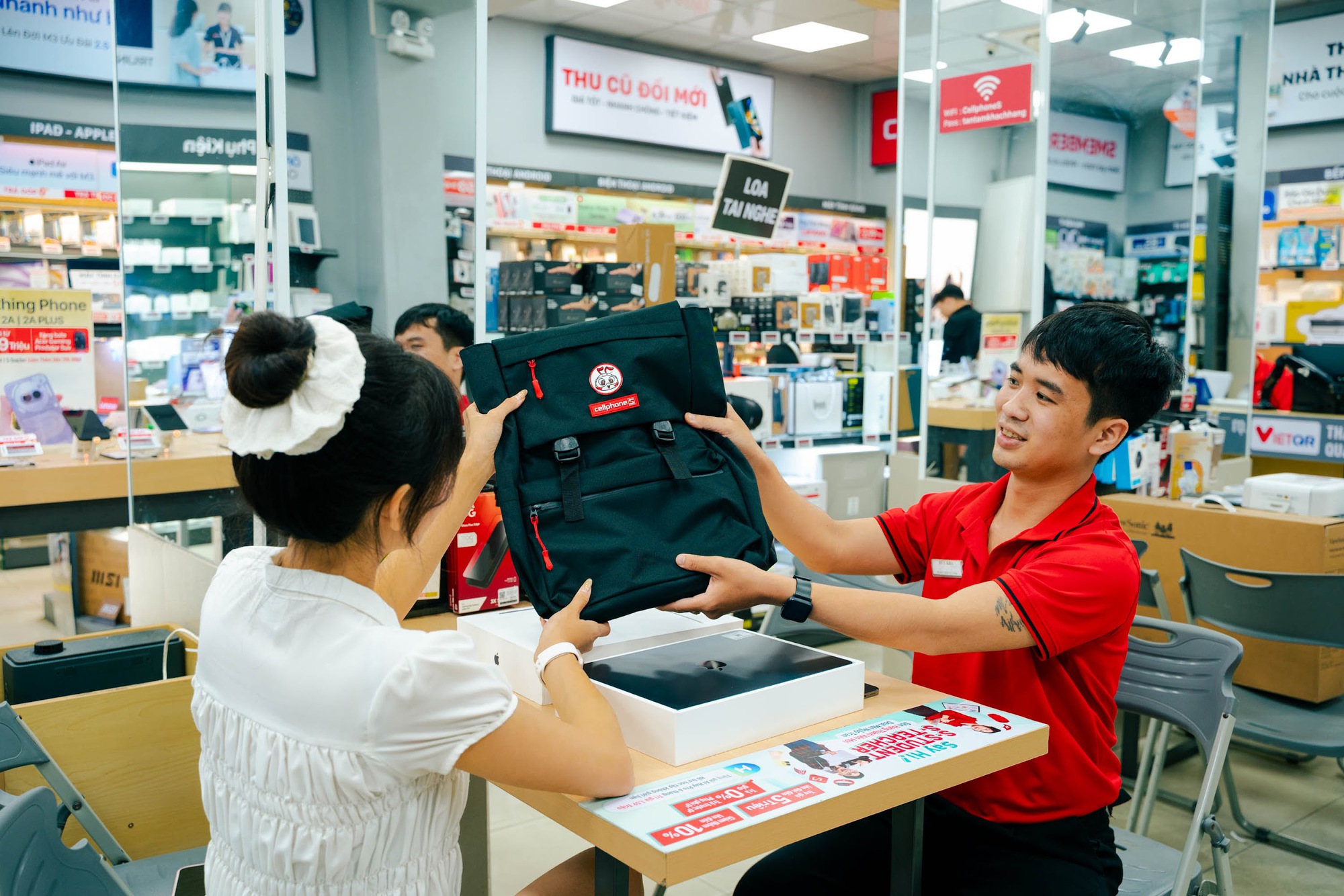 CellphoneS giảm 10%, đổi điểm nhận quà cùng nhiều ưu đãi trong Tựu Trường Lên Cấp- Ảnh 4.