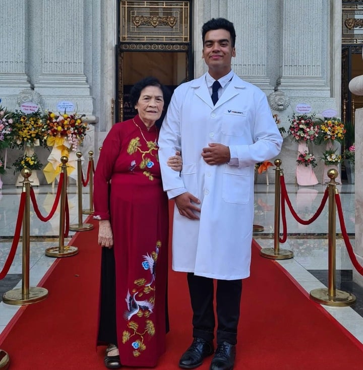 "Thần đồng âm nhạc" từng gây sốt truyền hình vì biết chơi 16 nhạc cụ giờ ra sao?- Ảnh 2.