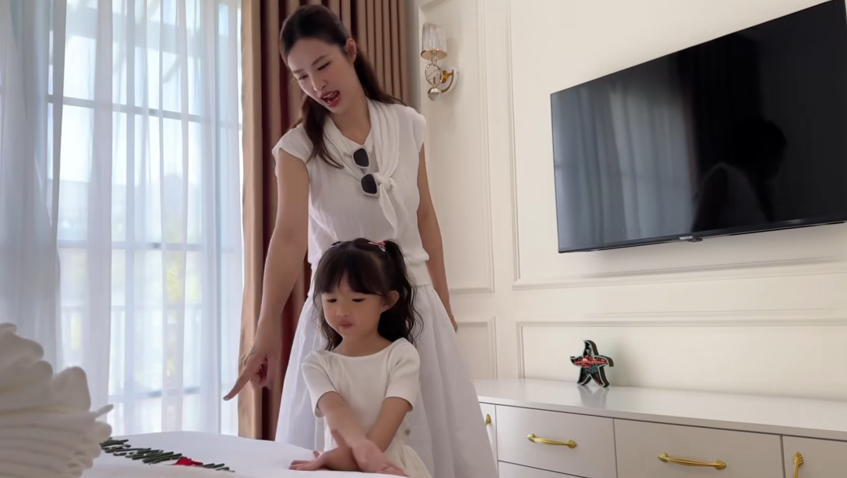 Nghỉ hè chuẩn rich kid: Con sao Việt ở biệt thự, bay hạng sang, vừa chơi vừa học đủ mọi kỹ năng- Ảnh 13.