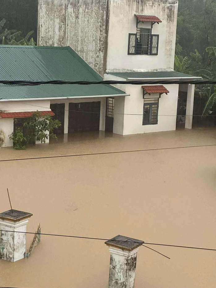 Ảnh hưởng bão số 1: Phố cổ Hội An ngập sâu, sạt lở nhiều điểm đường lên bán đảo Sơn Trà- Ảnh 11.