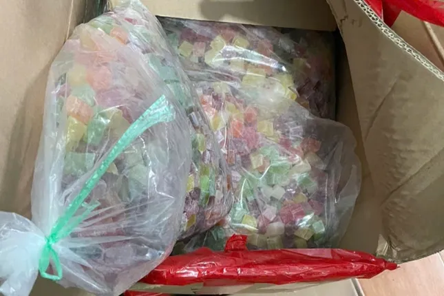 Phát hiện hơn 1,6 tấn bánh kẹo không rõ nguồn gốc tại Lâm Đồng- Ảnh 3.