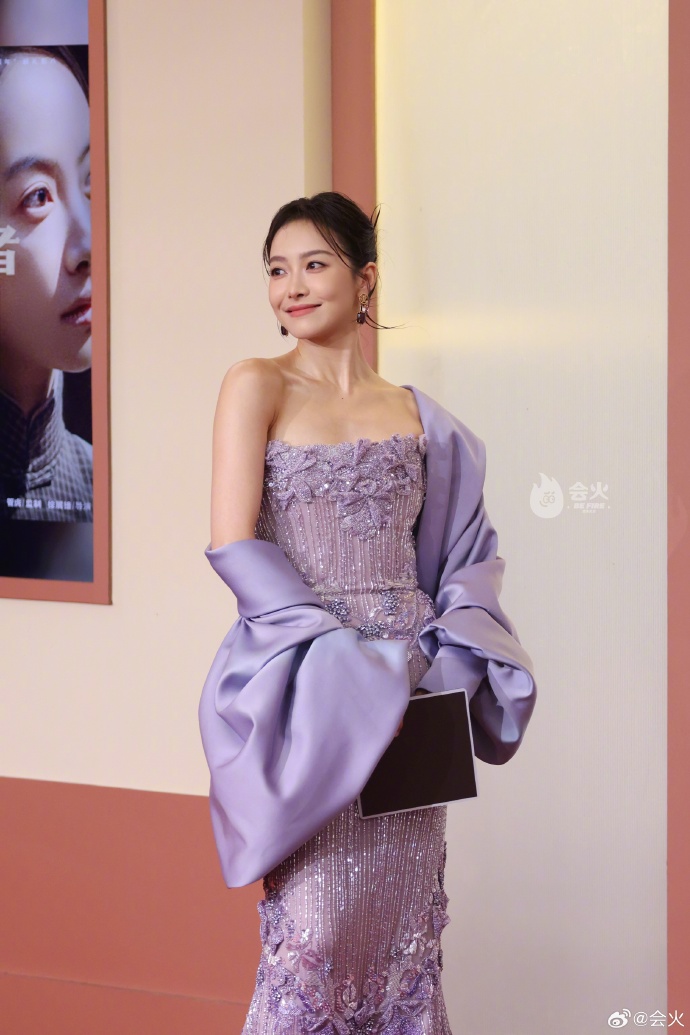 Thảm đỏ hot nhất hôm nay: 1 mỹ nhân dao kéo Cbiz lộ Thảm đỏ hot nhất hôm nay: 1 mỹ nhân dao kéo Cbiz lộ