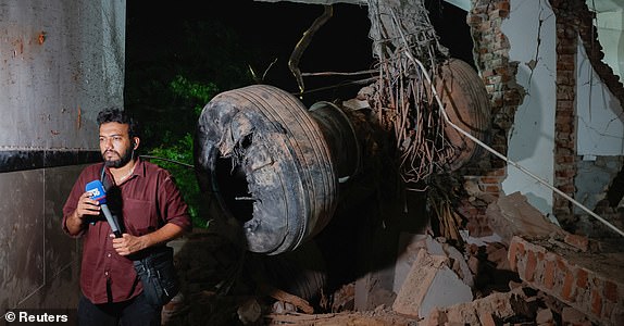 Thảm hoạ hàng không khiến gần 300 người chết: Đã tìm thấy hộp đen, không khí hỗn loạn vẫn bao trùm- Ảnh 15.