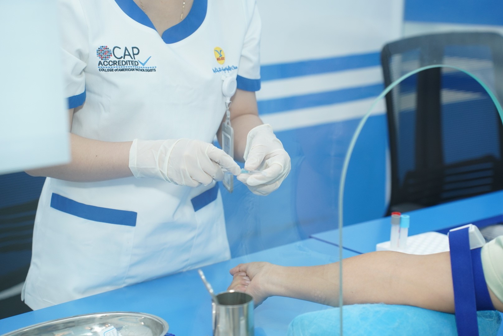 Uống nước cam mỗi ngày để 'tăng đề kháng', người phụ nữ không ngờ gánh hậu quả nghiêm trọng- Ảnh 1.