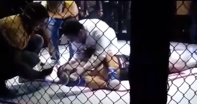 Loạt bi kịch khiến cả làng MMA chết lặng: Tử vong ngay trên khán đài đến đôi chân gãy gập kinh hoàng- Ảnh 2.