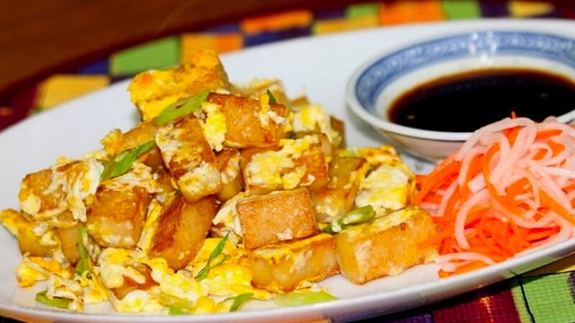 Khách Tây thốt lên khi trải nghiệm ẩm thực đường phố ở TP.HCM: Các món ngon có ở khắp mọi nơi- Ảnh 2.