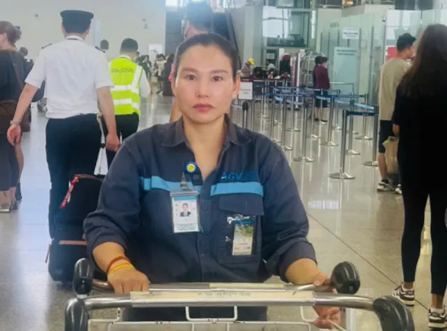 Khách Hàn Quốc quên cả bọc tiền ở sân bay Nội Bài- Ảnh 2.