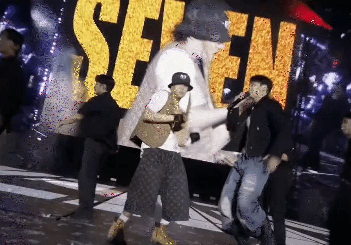 BTS vừa xuất ngũ đã gây bão: “Quét sạch” concert j-hope, em út Jung Kook giật trọn spotlight!- Ảnh 6.