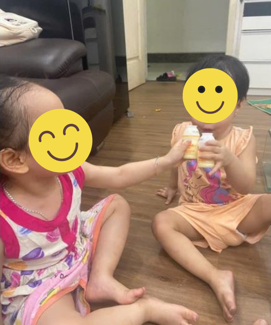 Gửi con cho hàng xóm 30 phút, mẹ Hà Nội nhận lại bức ảnh và tin nhắn 