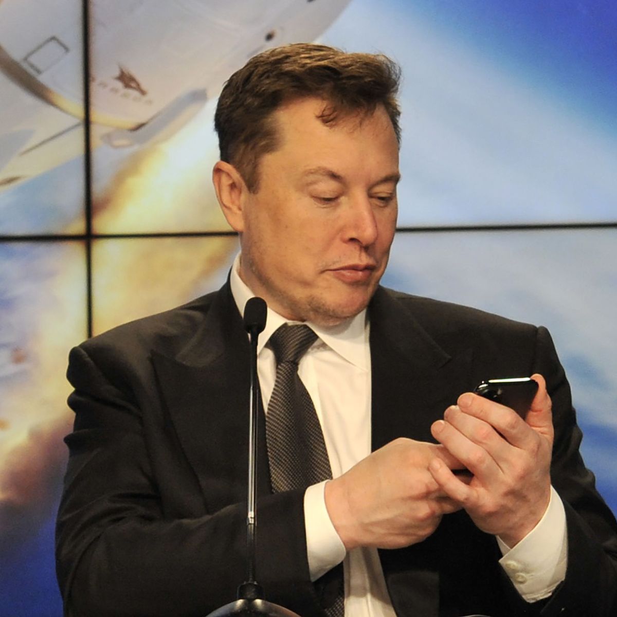 Tỷ phú Elon Musk dùng điện thoại như thế nào? Bí mật đằng sau sự thành công của người giàu nhất thế giới- Ảnh 1.