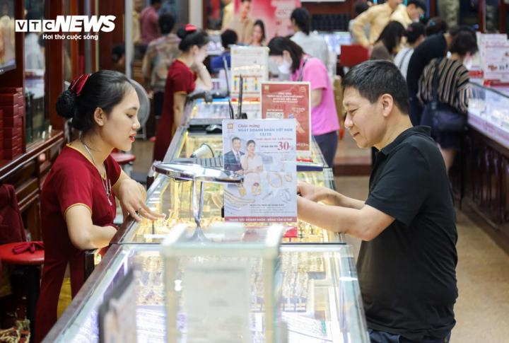Đề xuất giao dịch v&agrave;ng từ 20 triệu đồng trở l&ecirc;n phải chuyển khoản- Ảnh 1.