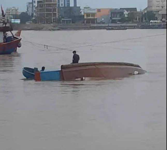 Mưa lũ tại miền Trung diễn biến phức tạp: Vỡ đê quai đập chứa 1 triệu m3 nước ở Quảng Bình- Ảnh 6.