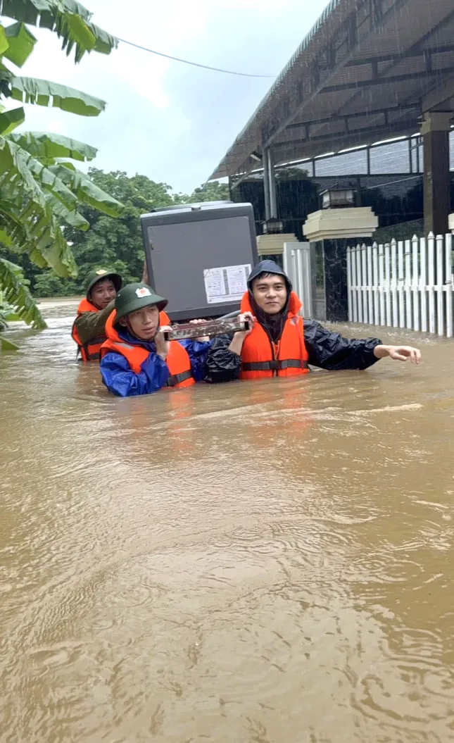 Mưa lũ tại miền Trung diễn biến phức tạp: Vỡ đê quai đập chứa 1 triệu m3 nước ở Quảng Bình- Ảnh 9.