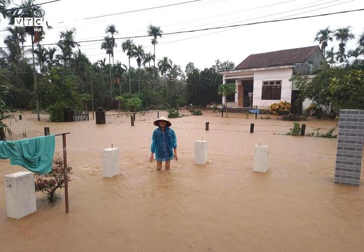 Hơn 2.700 nhà dân ở Quảng Nam, Quảng Trị chìm trong biển nước- Ảnh 3.