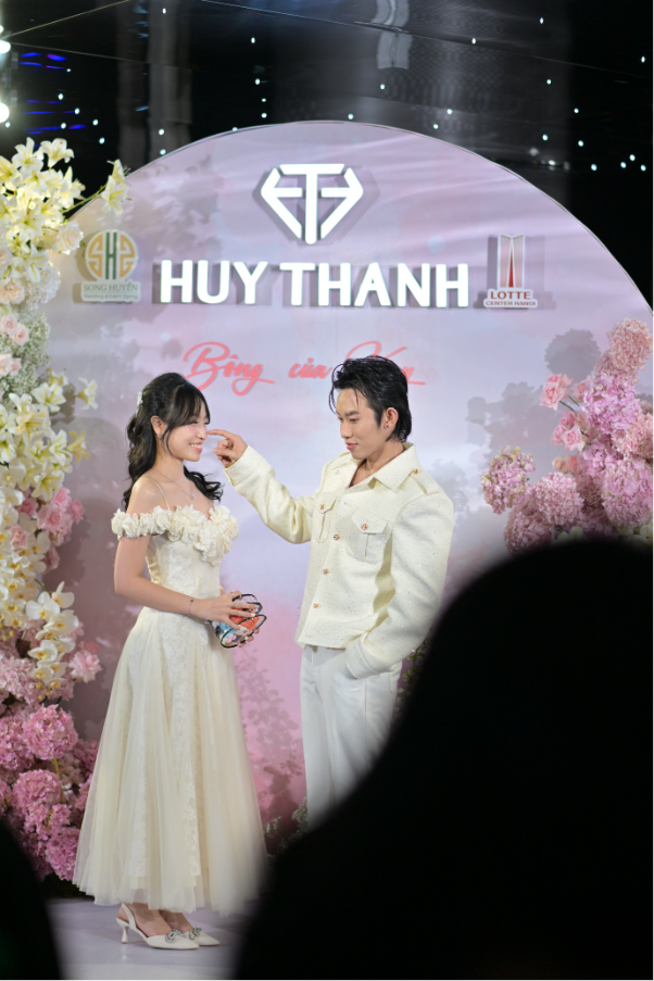 Thắng đời 1 - 0: Cô gái được Kay Trần đeo dây chuyền “tỏ tình” tại fansign- Ảnh 9.
