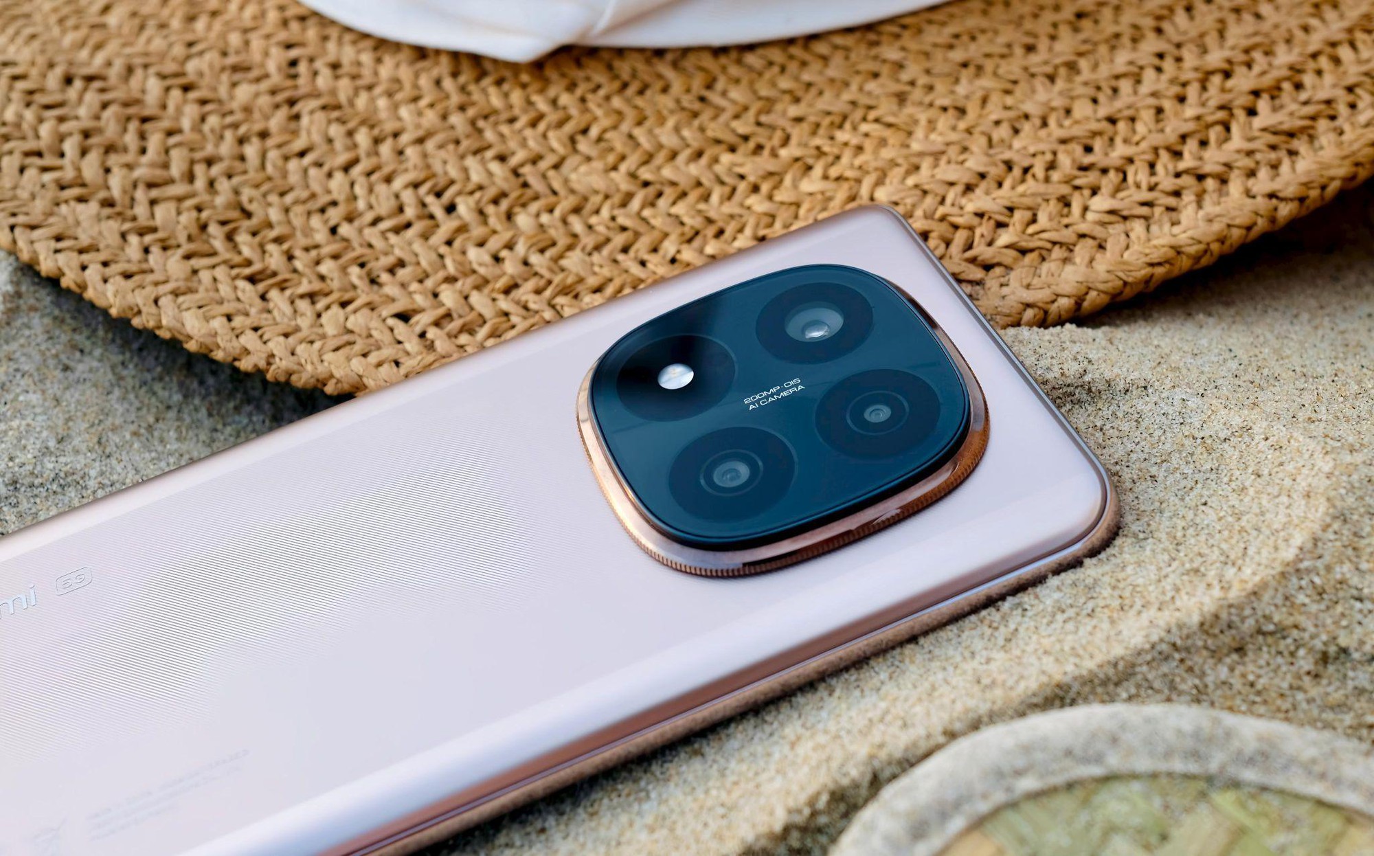 Quẩy hè sành điệu, lưu giữ khoảnh khắc cùng Kay Trần và Redmi Note 14 Series Vàng Sa Mạc- Ảnh 2.