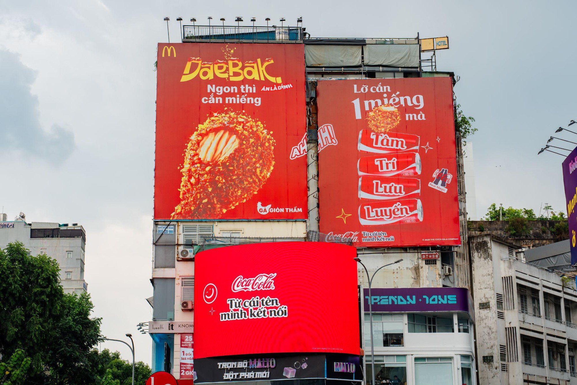 Dân tình phản ứng ra sao khi được loạt thương hiệu "réo" tên khắp các billboard?- Ảnh 2.