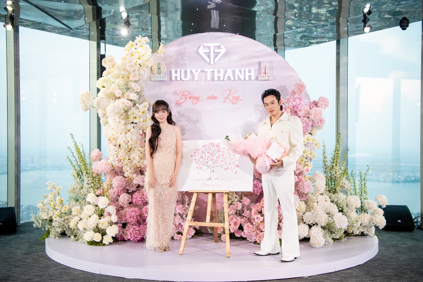 Thắng đời 1 - 0: Cô gái được Kay Trần đeo dây chuyền “tỏ tình” tại fansign- Ảnh 4.