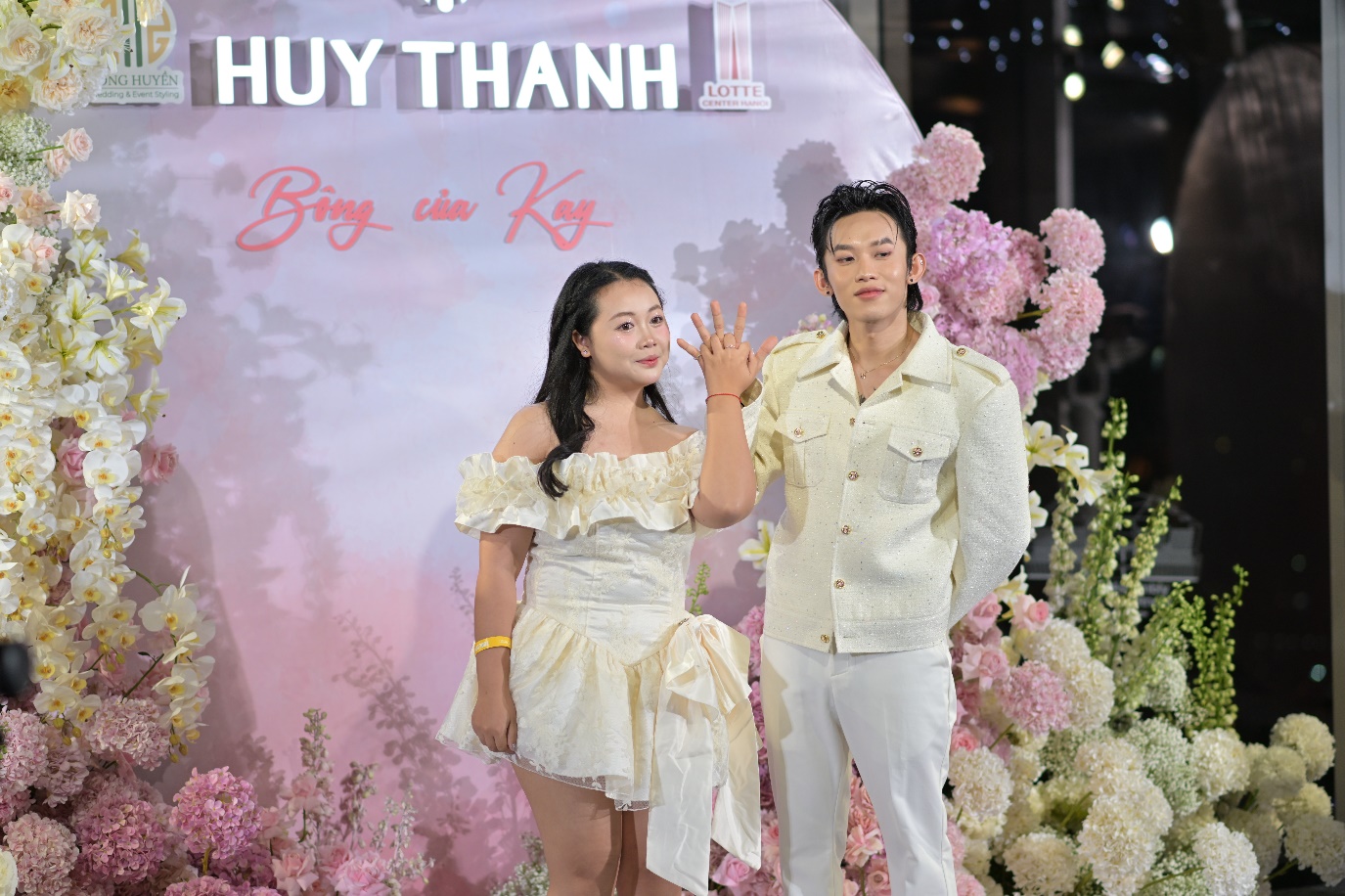 Thắng đời 1 - 0: Cô gái được Kay Trần đeo dây chuyền “tỏ tình” tại fansign- Ảnh 8.