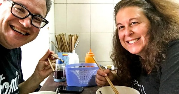 Khách Tây thốt lên khi trải nghiệm ẩm thực đường phố ở TP.HCM: Các món ngon có ở khắp mọi nơi- Ảnh 1.