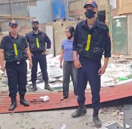 Hà Nội: Người dân tố bị nhóm người 'lạ' đập phá nhà cửa, hành hung- Ảnh 2.