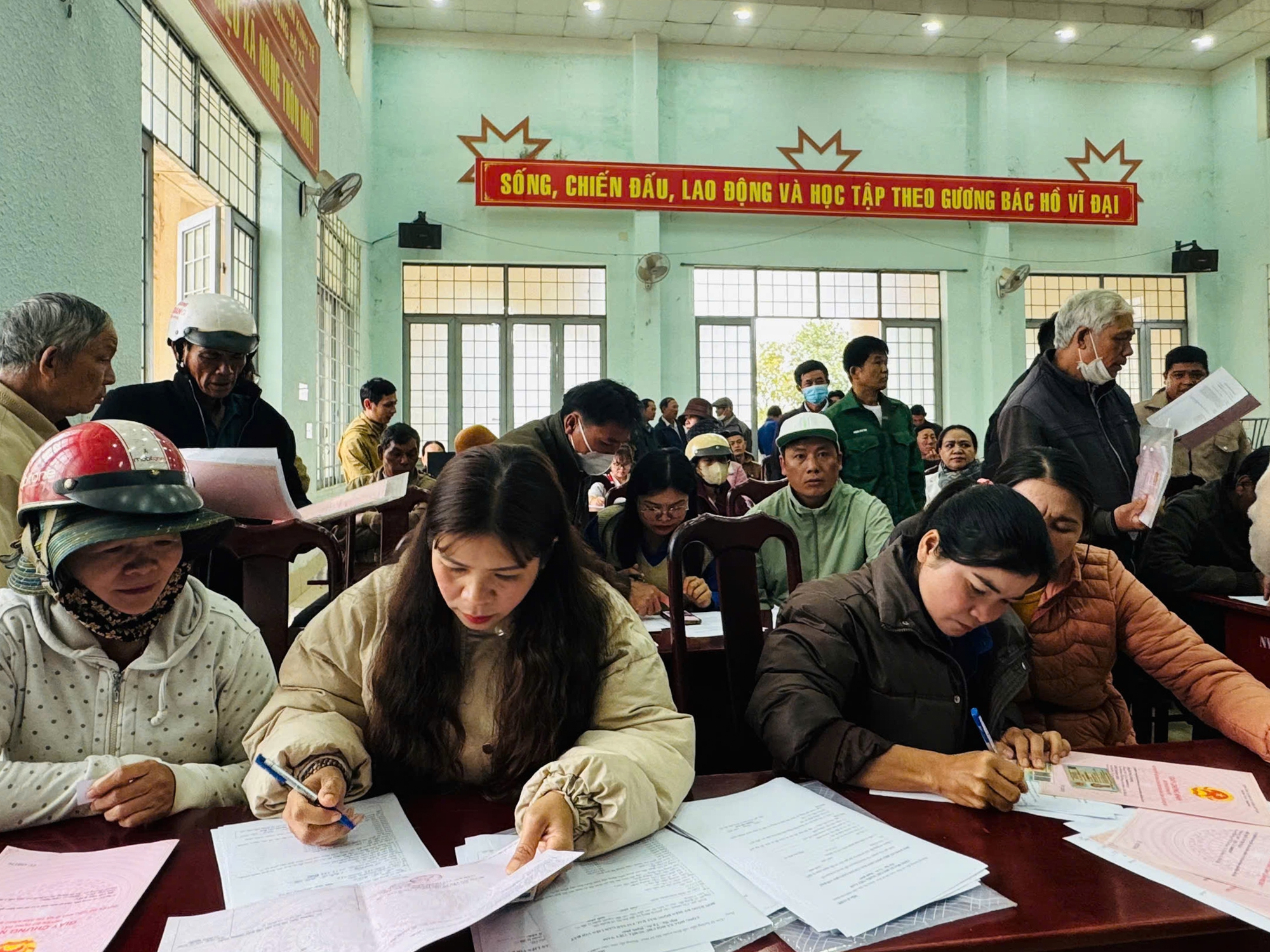 Sau sáp nhập tỉnh thành, người dân được dùng giấy tờ cũ đến khi nào?- Ảnh 1.