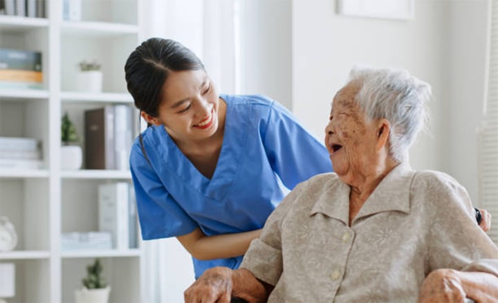 Đưa mẹ vào viện dưỡng lão mỗi tháng hơn 20 triệu đồng, sao lại nói tôi bất hiếu?- Ảnh 1.