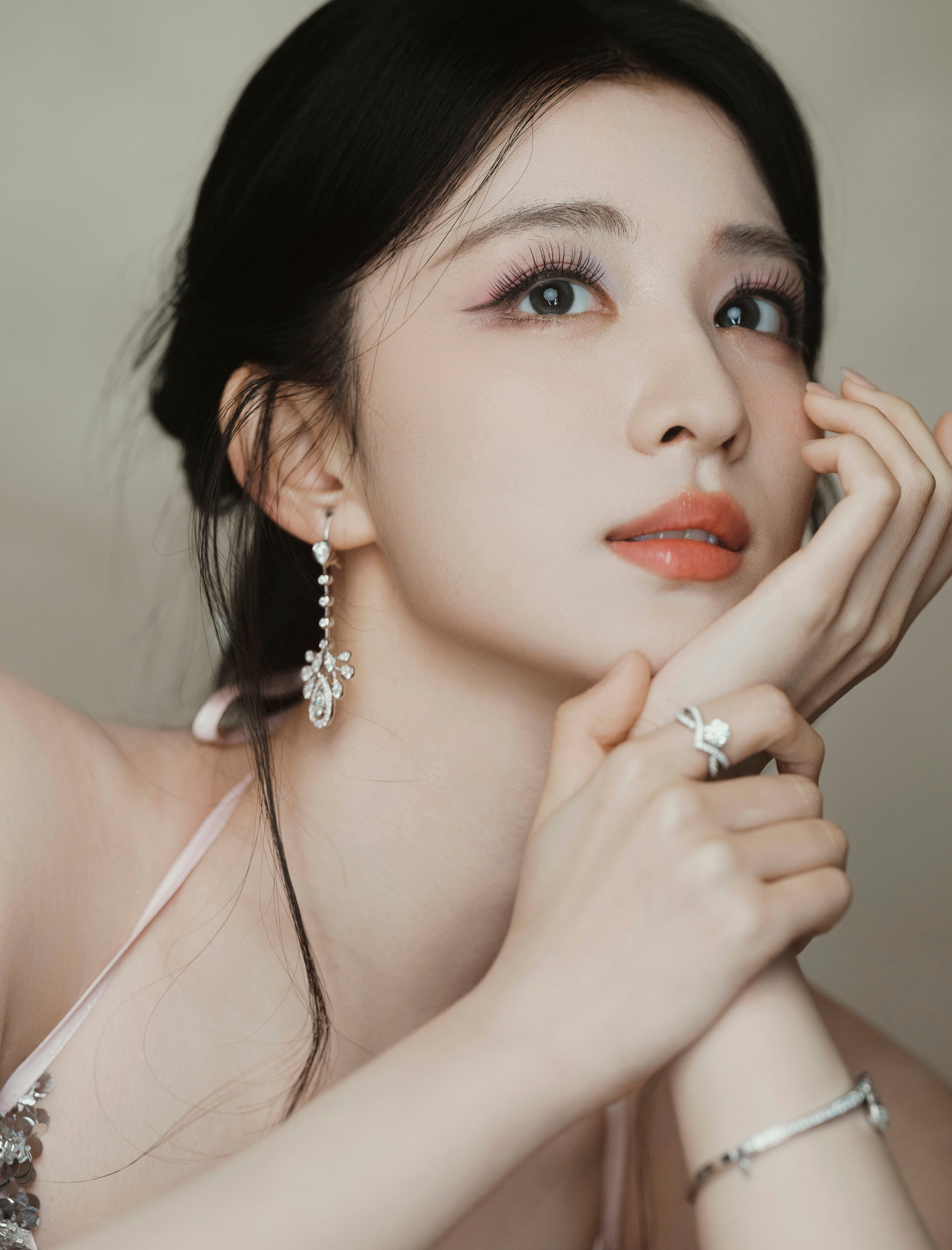 Không thể tin đây là nhan sắc thật của bản sao Lưu Diệc Phi, ảnh chụp cận mặt gây sốc toàn cõi mạng- Ảnh 4.