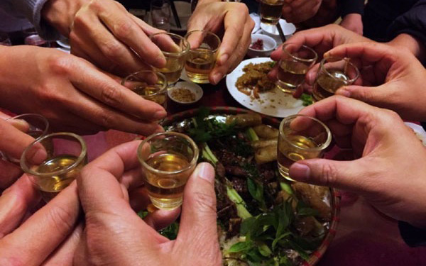 Vụ 2 người đàn ông ở Nghệ An tử vong: Cùng đến nhà 1 bạn chơi, ra về thì có triệu chứng bất thường- Ảnh 1.