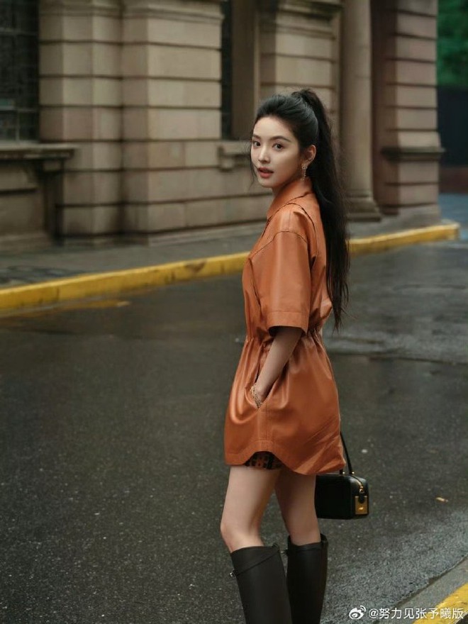 Chương Nhược Nam đổi style, netizen khen hết lời- Ảnh 9. Chương Nhược Nam đổi style, netizen khen hết lời- Ảnh 9.