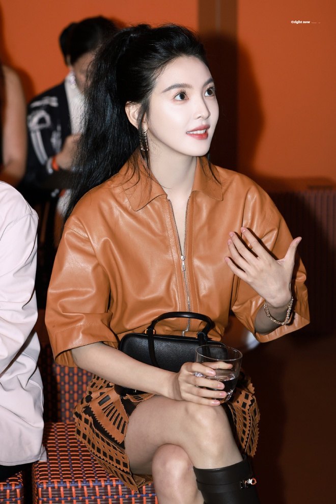Chương Nhược Nam đổi style, netizen khen hết lời- Ảnh 3. Chương Nhược Nam đổi style, netizen khen hết lời- Ảnh 3.