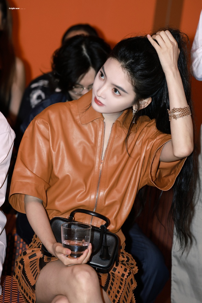 Chương Nhược Nam đổi style, netizen khen hết lời- Ảnh 4. Chương Nhược Nam đổi style, netizen khen hết lời- Ảnh 4.
