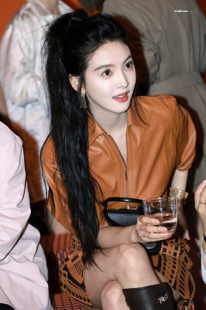 Chương Nhược Nam đổi style, netizen khen hết lời- Ảnh 5. Chương Nhược Nam đổi style, netizen khen hết lời- Ảnh 5.