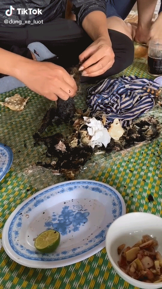 Món đen sì như than cháy khiến ai cũng tưởng khoai nướng, hoá ra là đặc sản 