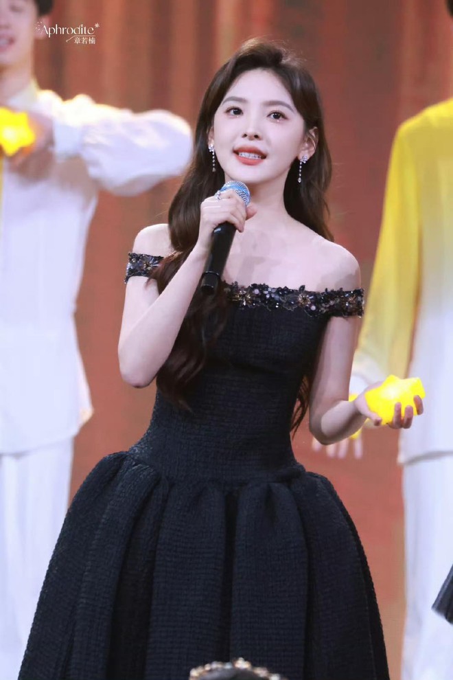 Chương Nhược Nam đổi style, netizen khen hết lời- Ảnh 13. Chương Nhược Nam đổi style, netizen khen hết lời- Ảnh 13.