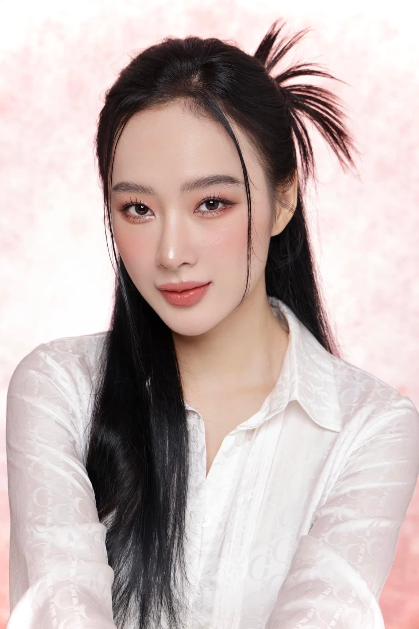 Mỹ nhân cơ bắp Angela Phương Trinh gây choáng khi diện đồ 