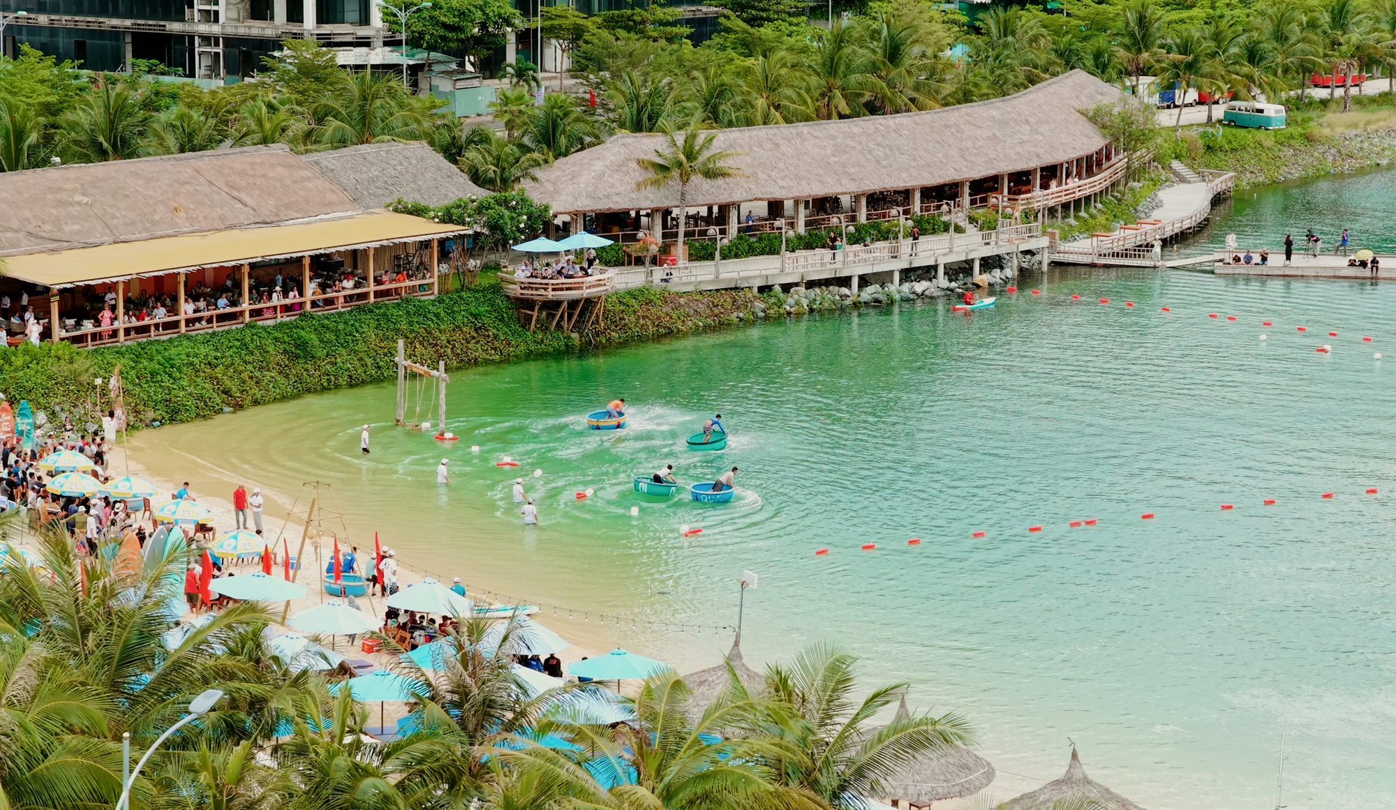 Hội thi bơi, lắc thuyền thúng làm sôi động Lễ hội Du lịch Nha Trang- Ảnh 7.