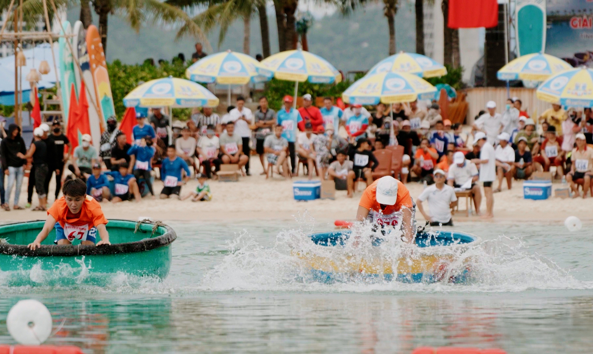 Hội thi bơi, lắc thuyền thúng làm sôi động Lễ hội Du lịch Nha Trang- Ảnh 9.