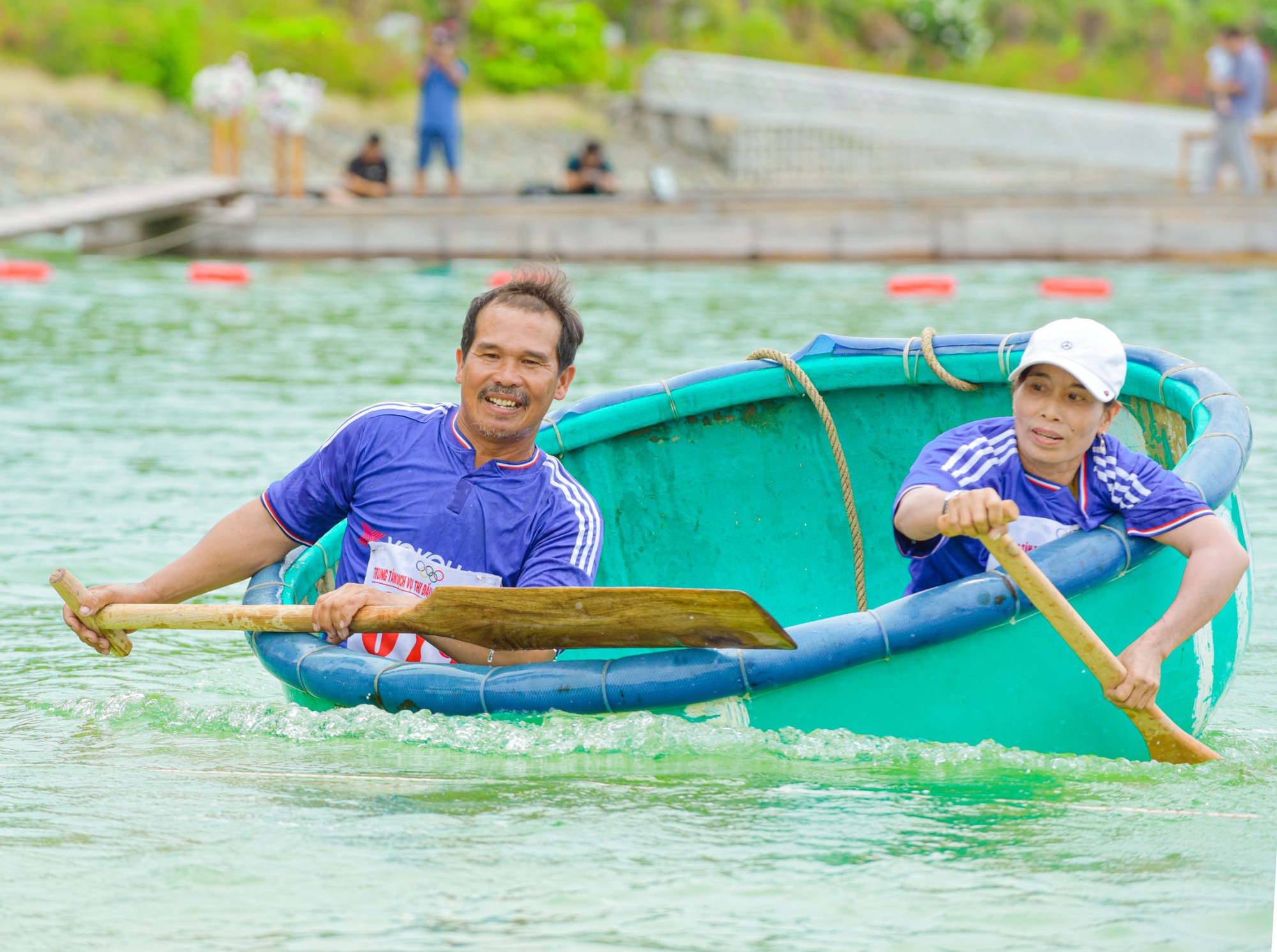 Hội thi bơi, lắc thuyền thúng làm sôi động Lễ hội Du lịch Nha Trang- Ảnh 2.