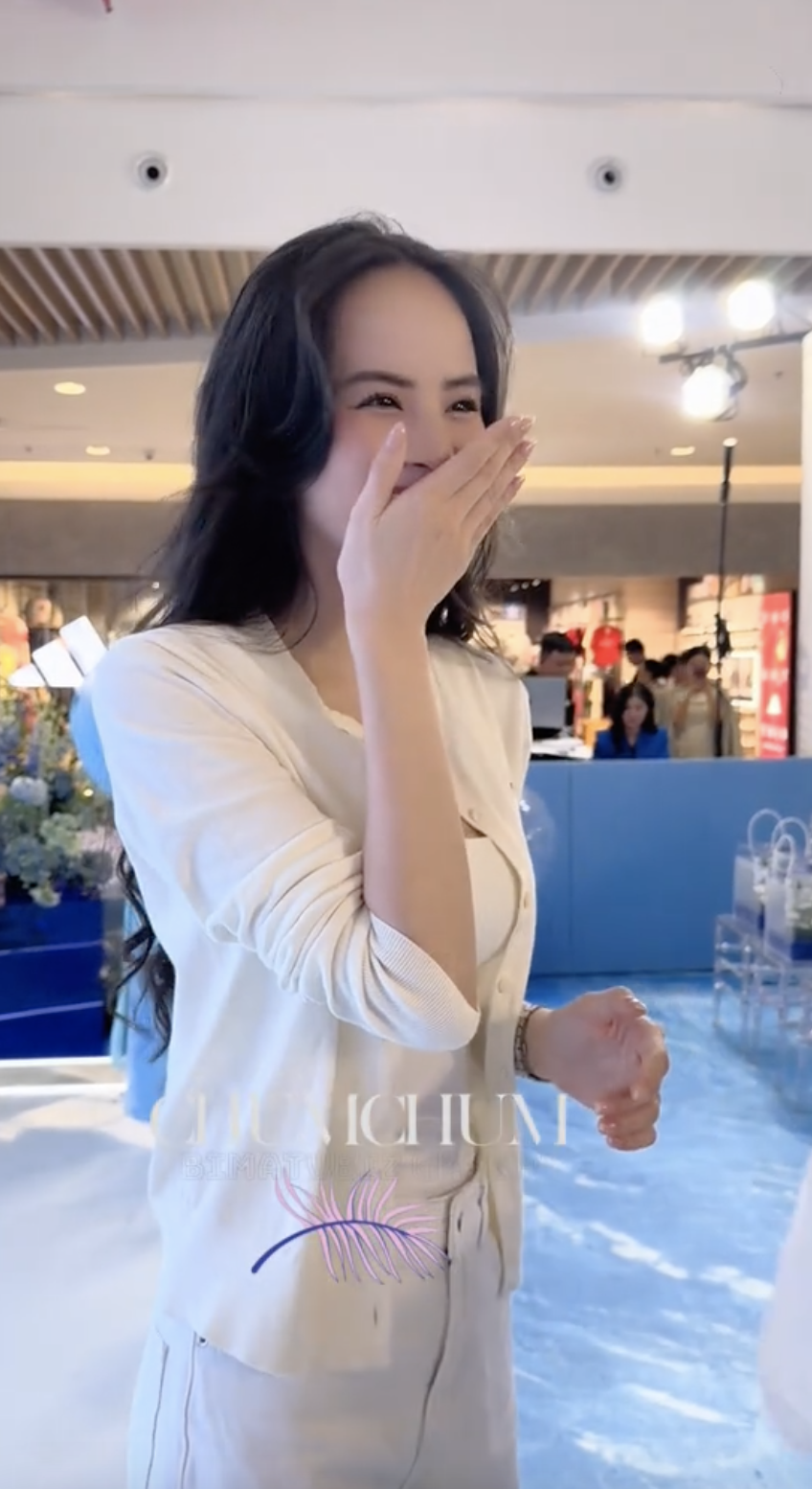 "Tóm dính" Hương Liên ngoài đời sau đám hỏi với chồng gia thế khủng, né gấp khi nhận 1 câu hỏi- Ảnh 3.