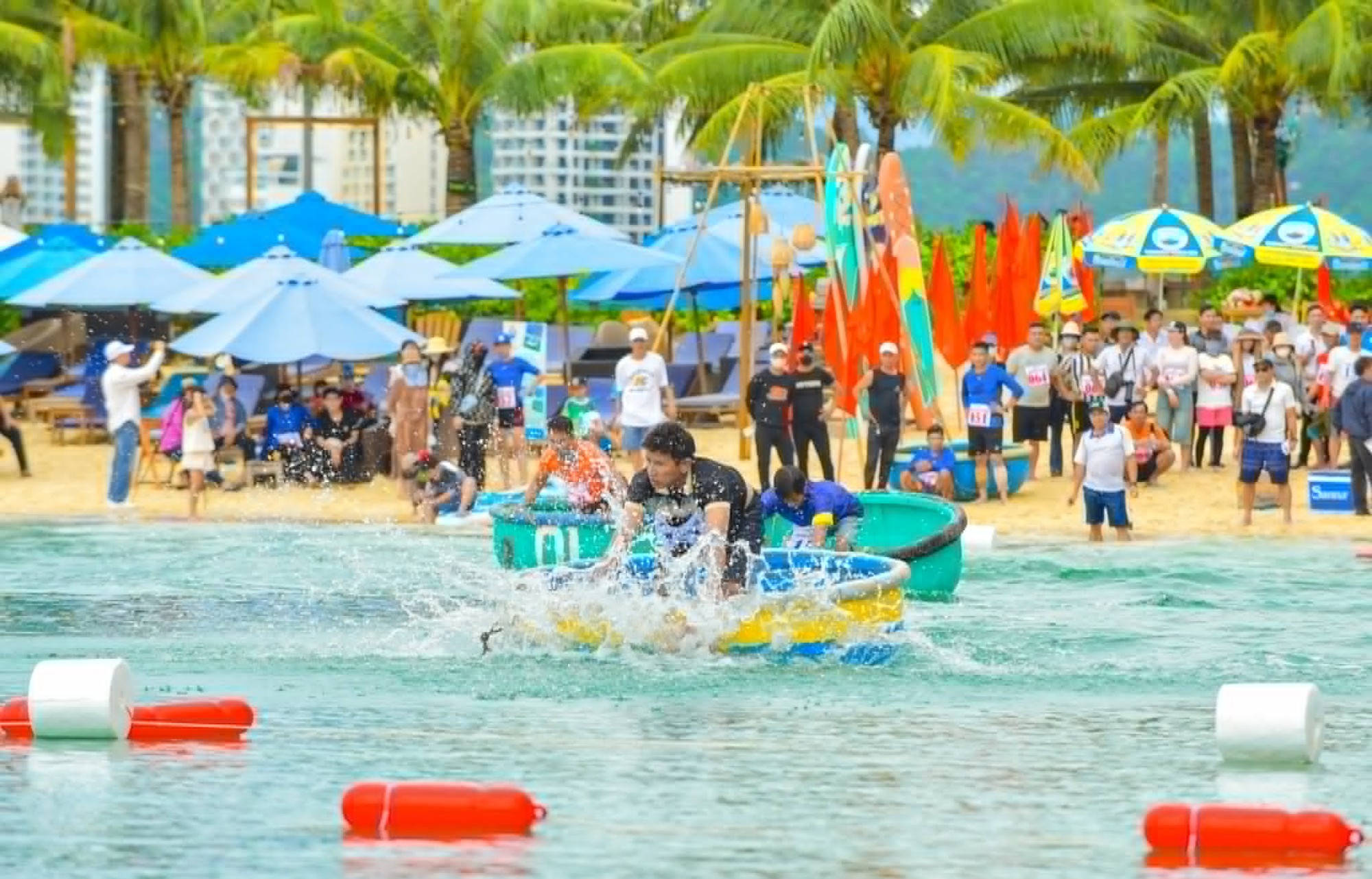 Hội thi bơi, lắc thuyền thúng làm sôi động Lễ hội Du lịch Nha Trang- Ảnh 5.