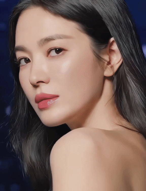 Mỹ nhân Việt 43 tuổi đang được so với Song Hye Kyo có nhan sắc cỡ nào?- Ảnh 2.
