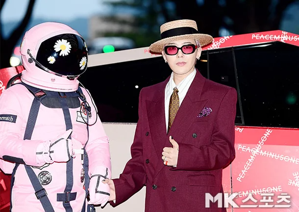 G-Dragon đi muộn đến 40 phút, nhưng netizen chẳng nỡ trách vì 1 điều- Ảnh 2. G-Dragon đi muộn đến 40 phút, nhưng netizen chẳng nỡ trách vì 1 điều- Ảnh 2.